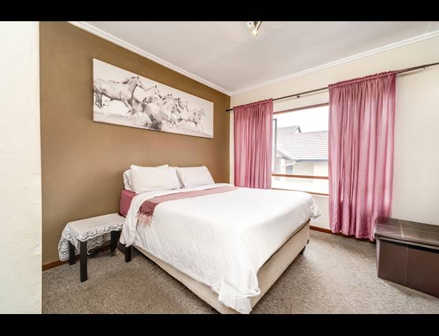 2 BEDROOM APARTMENT FOR SALE IN LONEHILL